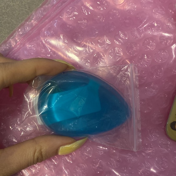 Blue Silicone Makeup Sponge - Picture 3 of 3